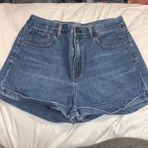 AE Mom short